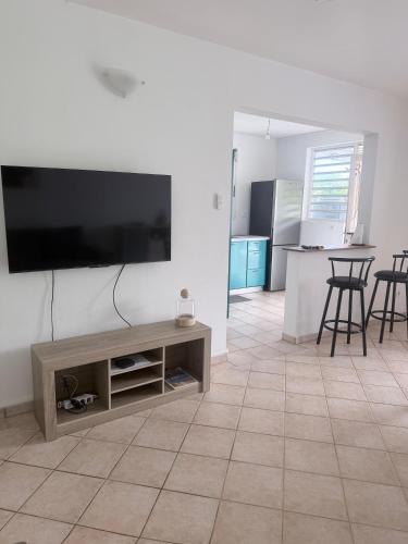 Appart F2 bas de villa in Petit-Bourg