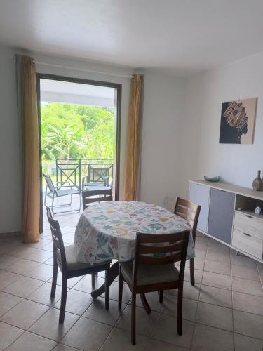 Appart F2 bas de villa in Petit-Bourg
