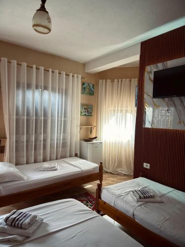 6 twin beds