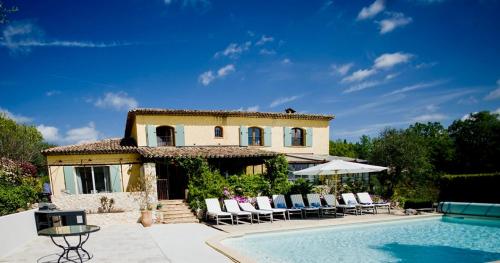 Luxury 7 bedroom villa with pool and independent cottage