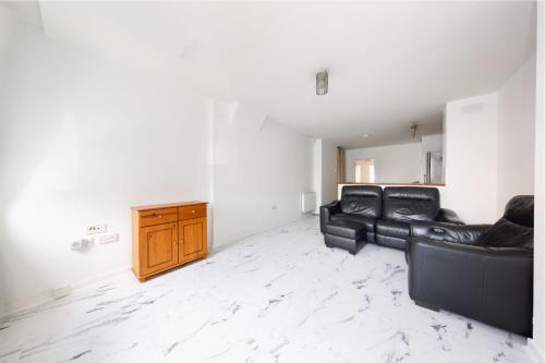 Modern London Apartment Minutes from the O2 Arena and Canary Wharf - image 8