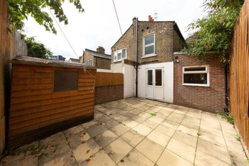 Modern London Apartment Minutes from the O2 Arena and Canary Wharf - image 2