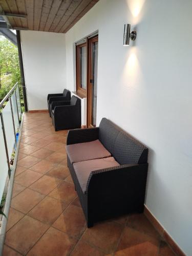 Geräumige Ferienwohnung mit Doppelbetten, Bad, Küche und Balkon (Geraumige Ferienwohnung mit Doppelbetten, Bad, Kuche und Balkon) in Auerbach in der Oberpfalz