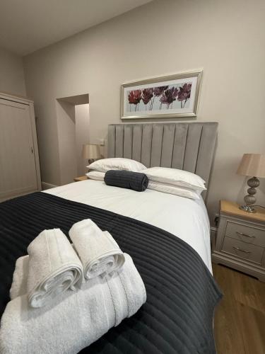 Super Luxurious 2 Bedroom Apartment with Free Parking