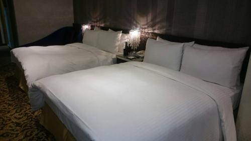 Luxury Quadruple Room image 5