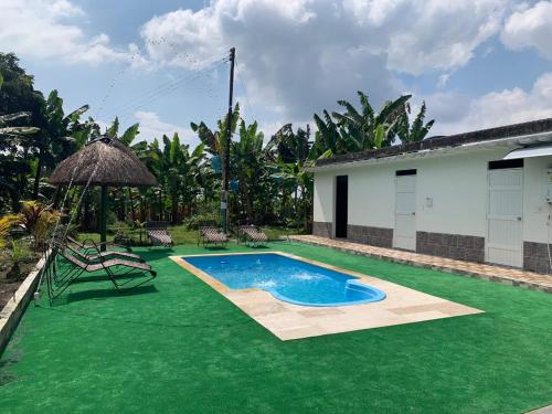 Úszómedence, El Encanto Eco-Hotel Glamping in Calarca