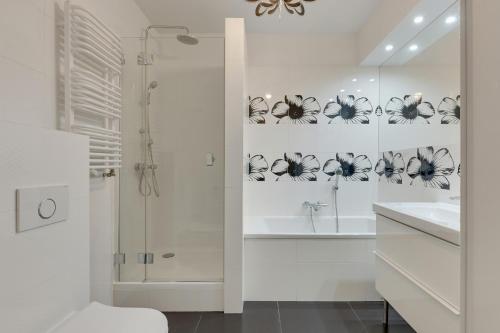 Valor by Grand Apartments - image 4