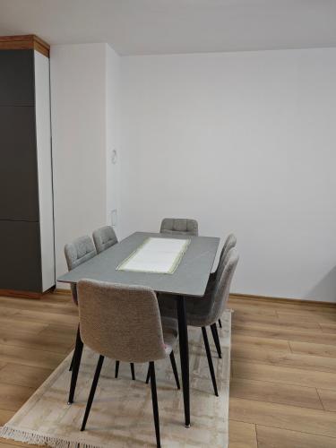 Sadržaji, Apartament in Istog in Istok