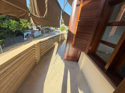 Lagoon-View Cocoon in Historic Quartier France in Grand-Bassam