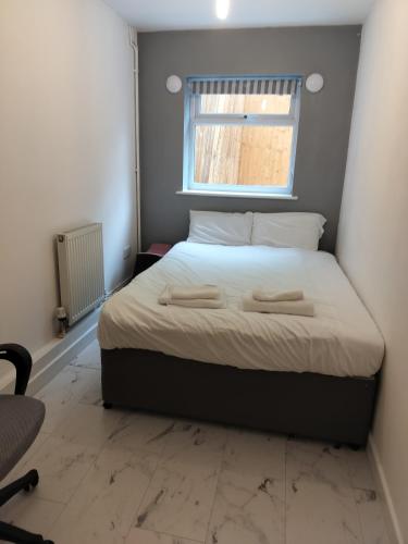 Modern London Apartment Minutes from the O2 Arena and Canary Wharf - image 3