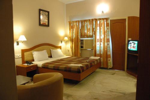 Hotel Saradharam Set in a prime location of Chidambaram, Hotel Saradharam puts everything the city has to offer just outside your doorstep. The property offers a wide range of amenities and perks to ensure you have a 