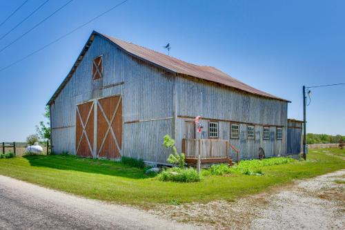 . Group Getaway in Historic Barn: 2 Mi to Rushville