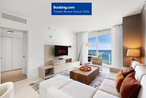 25 min to FIFA! Luxury Oceanview Condo at Lyfe Resort - STEPS TO THE OCEAN, HOT TUB AND ROOFTOP POOL, Hollywood