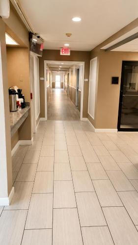 Lobby, Regency Inn & Suites Houston East I 10 in Cloverleaf