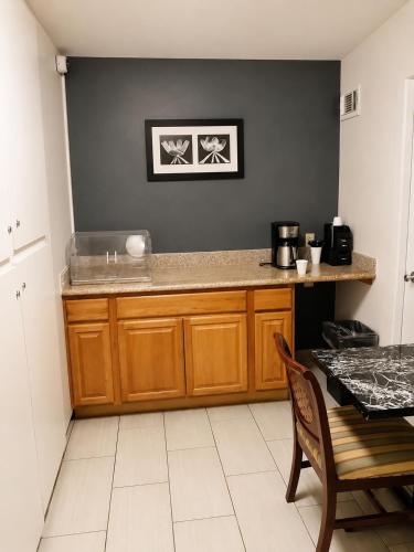 Kitchen, Regency Inn & Suites Houston East I 10 in Cloverleaf