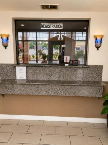 Lobby, Regency Inn & Suites Houston East I 10 in Cloverleaf