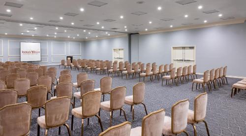Indian Wells Resort Hotel - image 2