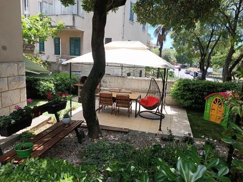 Garden apartment Vanya Room Type - Apartment with Garden View Garden apartment Vanya Room Type - Apartment with Garden View