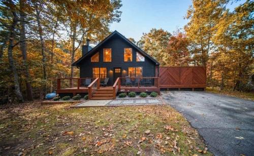 New Cabin in Mtn Community Hot Tub Fire Pit, Ellijay