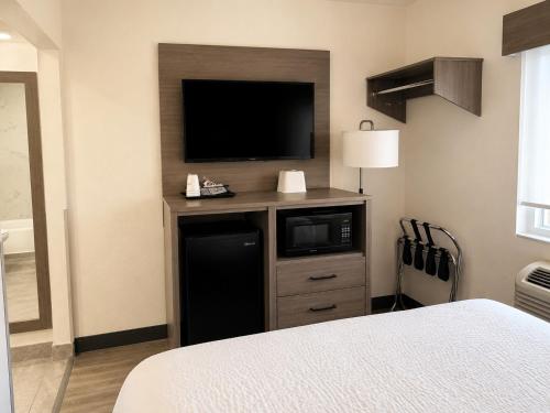 1 queen bed