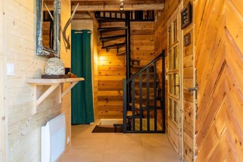 Le Chalet du Silence in Pont-de-Poitte