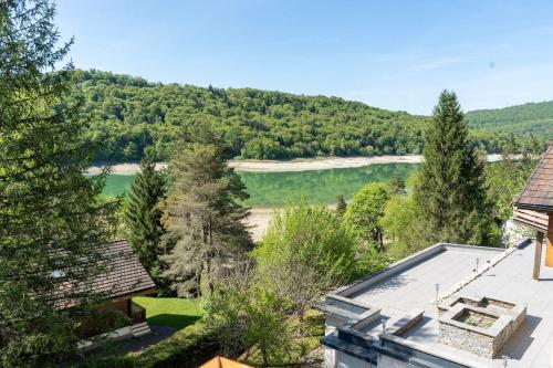 Le Chalet du Silence in Pont-de-Poitte