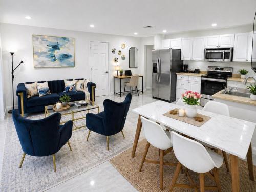 Cozy Two Bedrooms Apartment in Valrico
