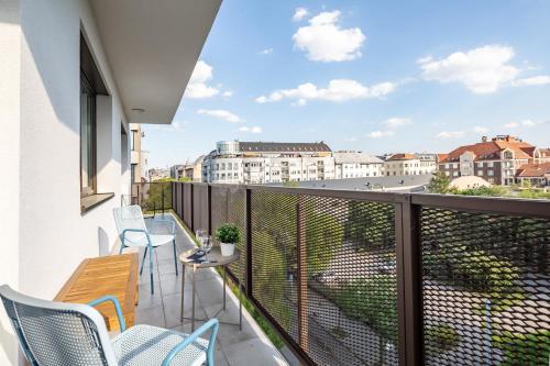 Central - Balcony - Cozy - Easy Stay - image 6