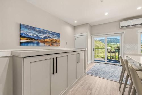 Mountain Getaway Modern Condo in Svanvalija (ID)