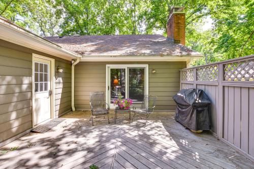 3 Mi to Dtwn Cary! Spacious Home w/ Deck & Grill in Cary Belváros