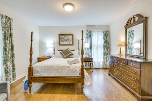 3 Mi to Dtwn Cary! Spacious Home w/ Deck & Grill in Cary Belváros