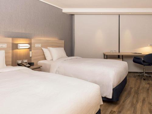 2 twin beds
