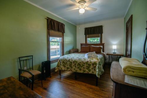 1 queen bed