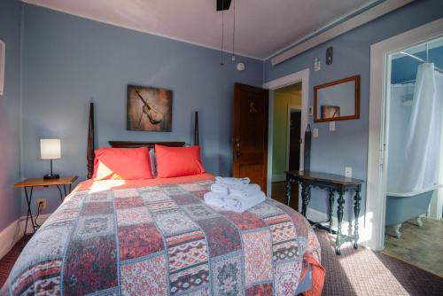 2 bedrooms, 2 beds