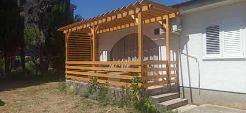 Holiday house with a parking space Banjol, Rab - 25971 – khách sạn tại Banjol