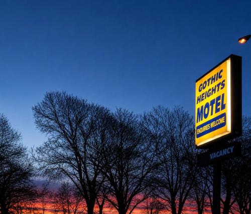 Gothic Heights Motel - image 3