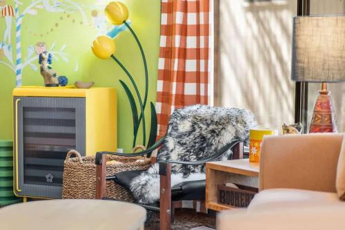 Carousel House - Retro 70's Home - SHARC - image 4