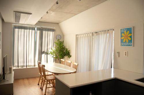 Atmos samsung Private terrace Cosy in the city center Subway 5 minutes on foot Free parking New construction Bongeunsa, Seoul