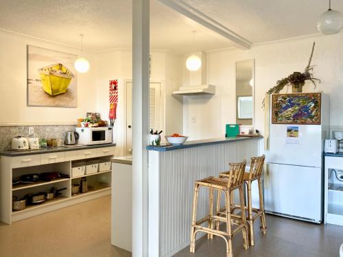 Kitchen, Seaview Lodge in Tairua