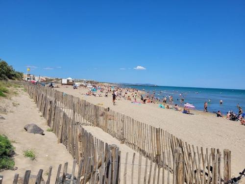Appartement climatisé proche plage - 4 pers. - FR-1-880-71