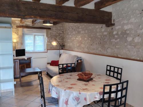 Maison de campagne paisible, vue panoramique - FR-1-591-790 in Jeu-Maloches