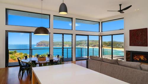 Luxury Family Beach House Sleeps 18 Best House and Views In Copacabana – khách sạn tại Copacabana