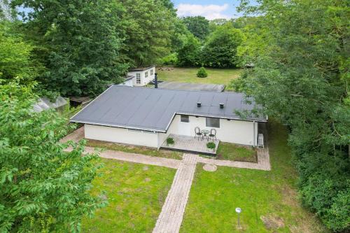  Neu Renoviertes Sommerhaus Mitten Im Wald in Fakse Ladeplads