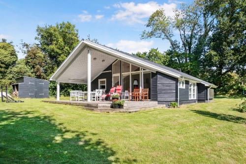 . Summer House In Beautiful Nature In Brunshuse