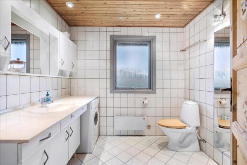 Schönes Ferienhaus Am Strand Von Tørresø in Otterup