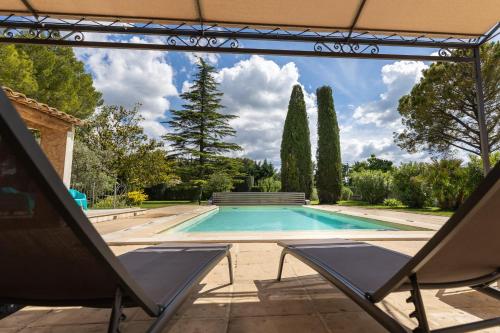 Lou Cigalon Mas provençal avec piscine