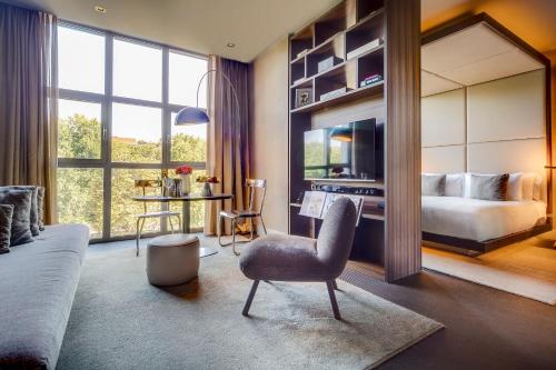 room detail thumbnail 1