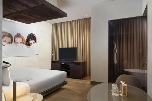 room detail thumbnail 1