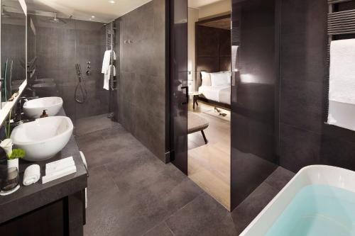 room detail thumbnail 2