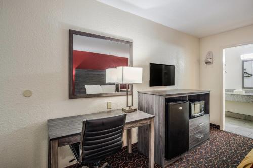Econo Lodge Thomasville - image 31